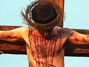 Picture of Jesus on the cross bleeding