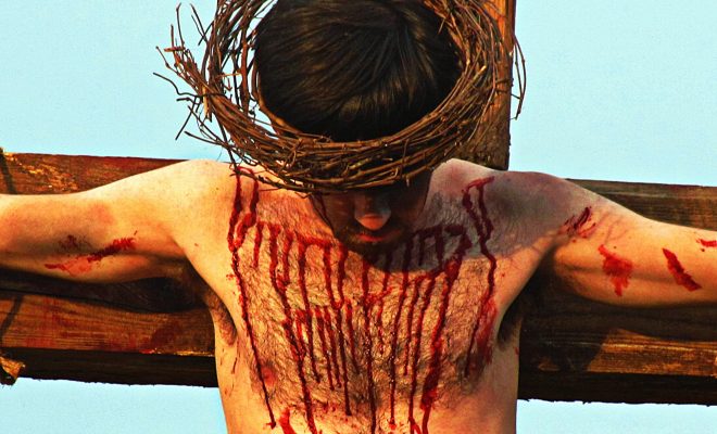 Picture of Jesus on the cross bleeding